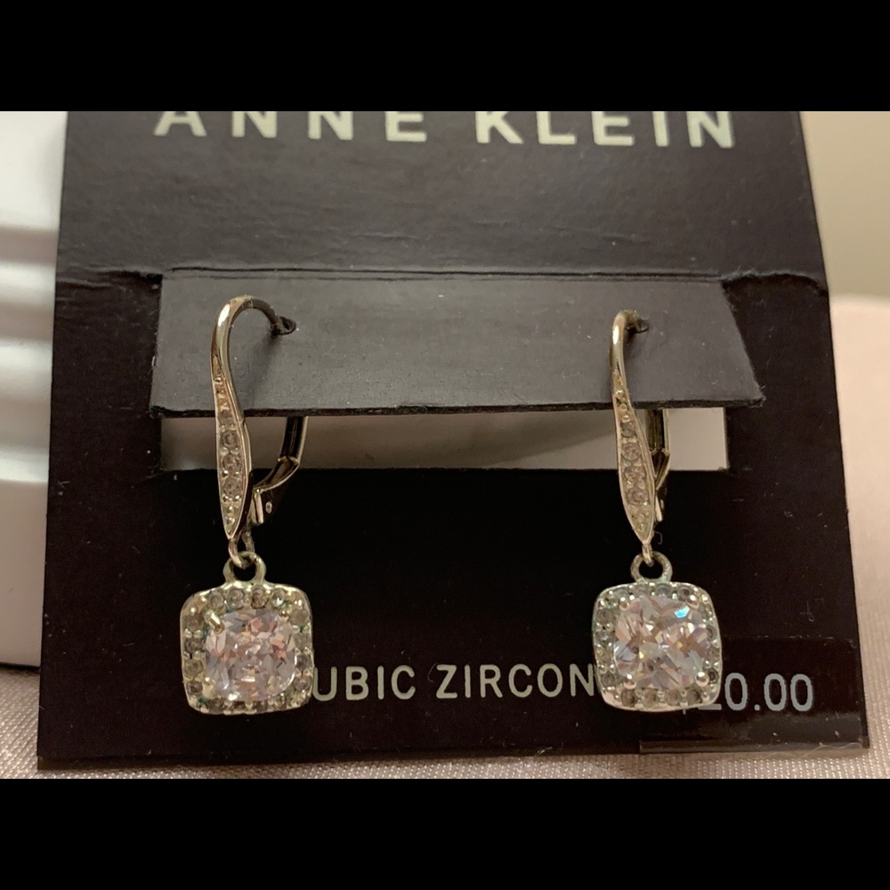 💕SOLD💕 Anne Klein Dangle Cushion Cut Earrings